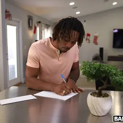 Zoey Sinn en 'Bangbros' Joder al ayudante de Papá Noel (Miniatura 1)