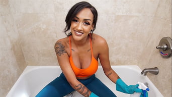 Zoey Sinn В 'Девушка для Дика'