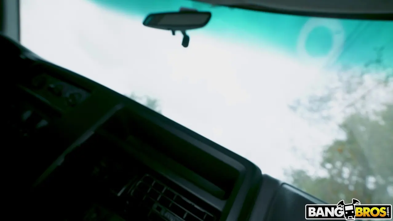 Bangbros 'Ella es una pecadora pero puede follar' protagonizando Zoey Sinn (foto 1)