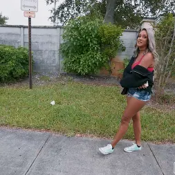 Zoey Sinn en 'Bangbros' Ella es una pecadora pero puede follar (Miniatura 75)