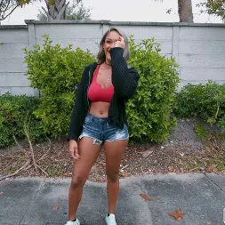 Zoey Sinn en 'Bangbros' Ella es una pecadora pero puede follar (Miniatura 1200)