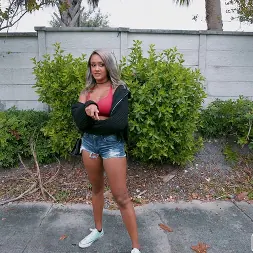 Zoey Sinn en 'Bangbros' Ella es una pecadora pero puede follar (Miniatura 1424)